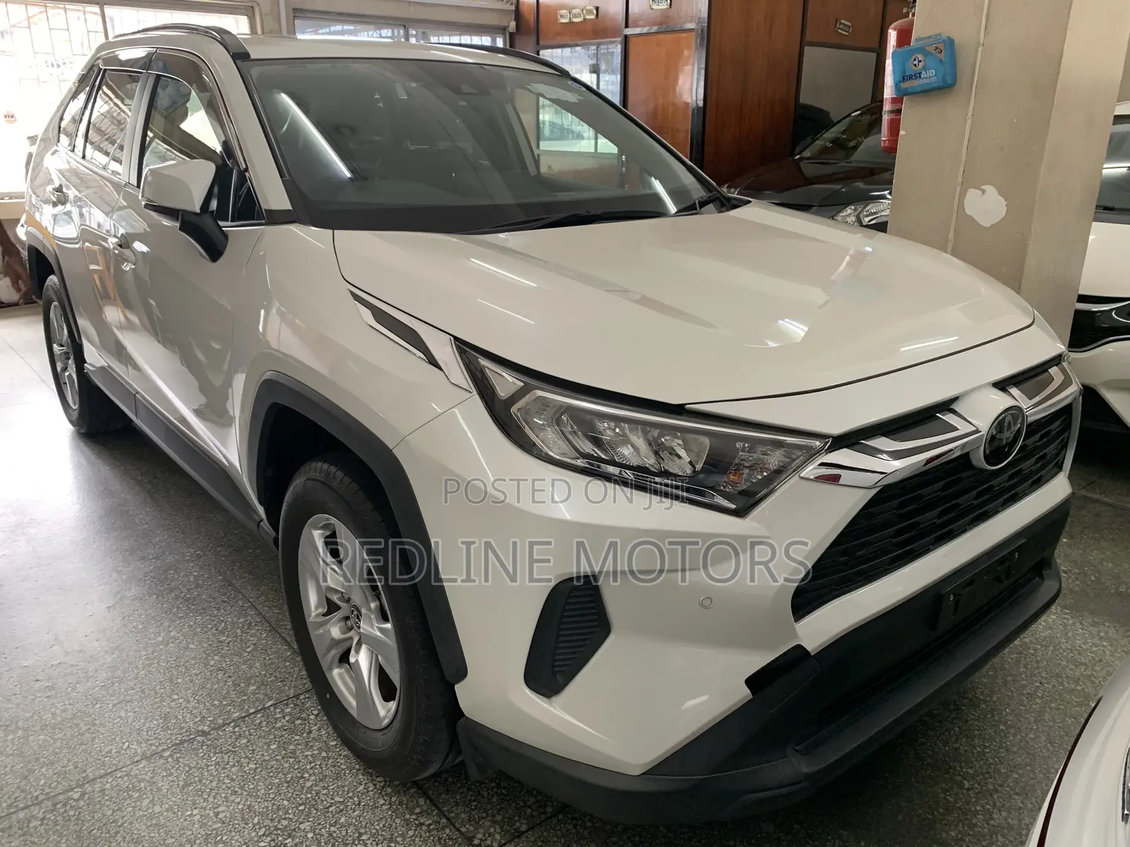 Toyota RAV4 LE FWD 2019 White
