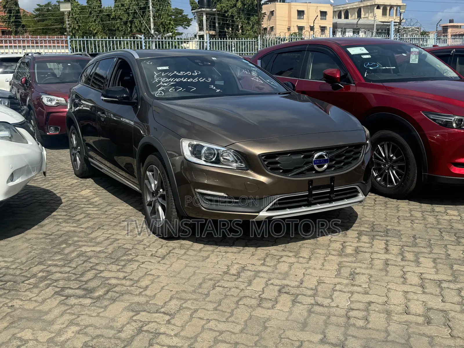 Volvo V60 2017 Burgundy