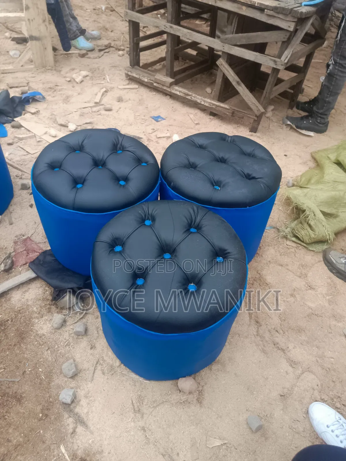 Salon Puffs, Black and Blue 