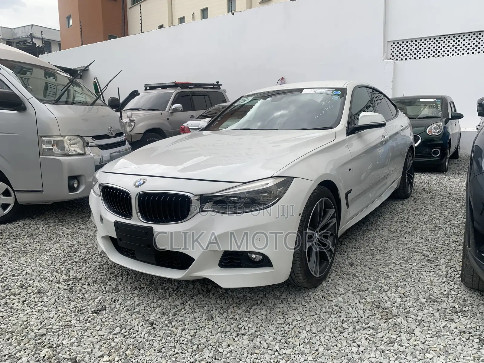 BMW 320i Sedan RWD 2017 White