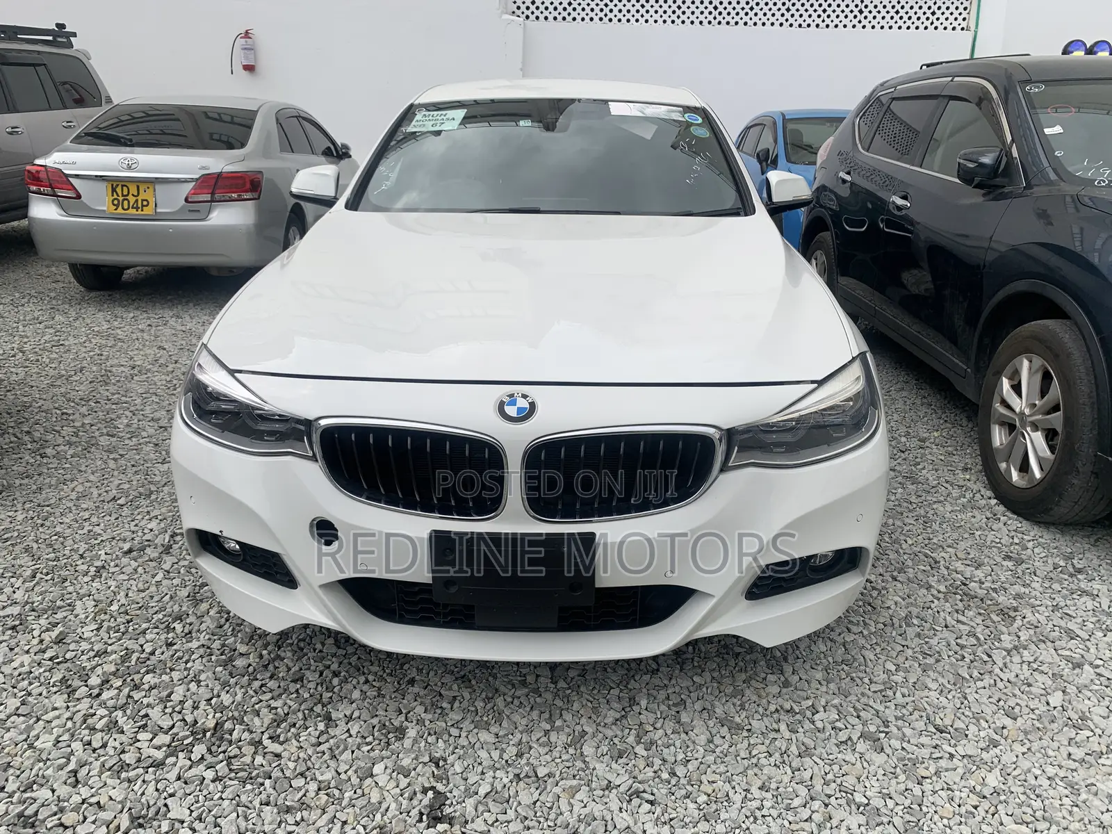 BMW 320i Sedan RWD 2017 White