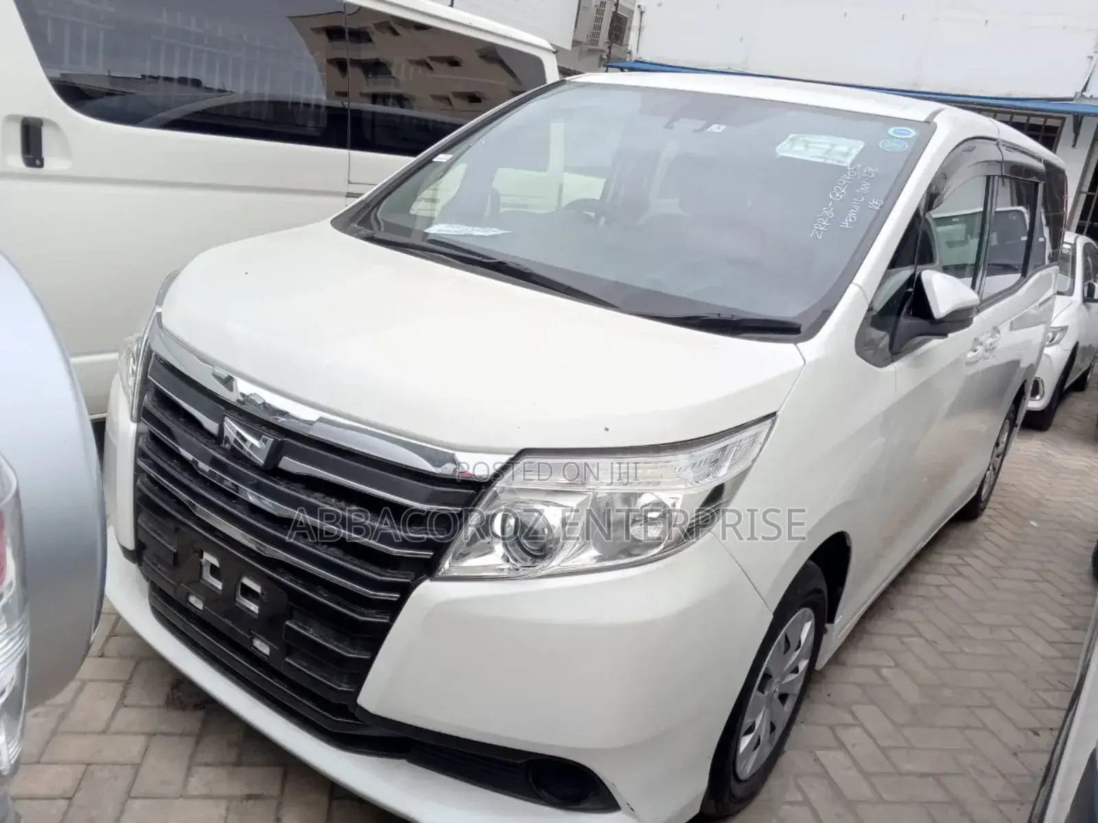 Toyota Noah 2.0 FWD (8 Seater) 2017 White