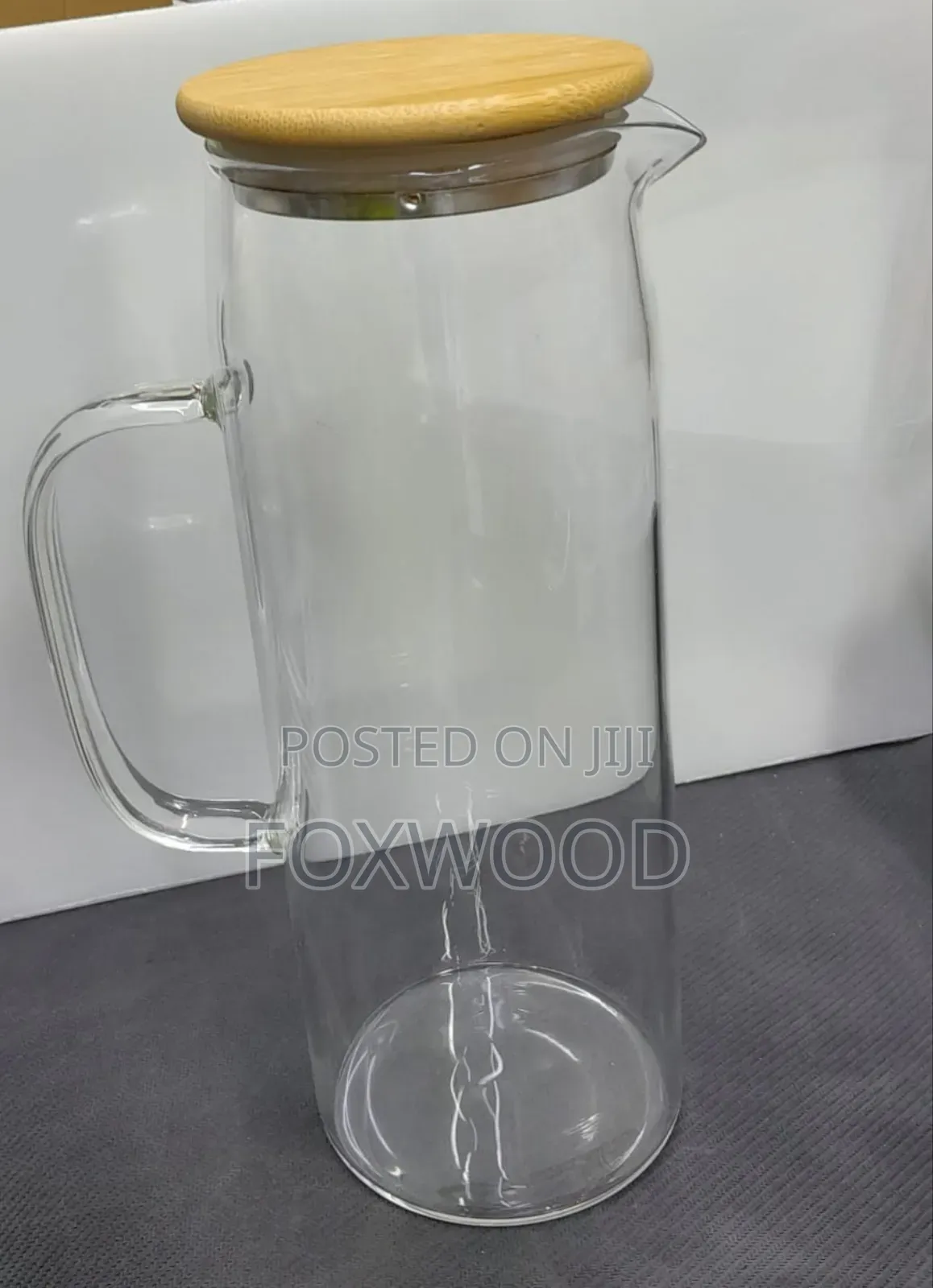 Heat Resistant Glass Jug With an Airtight Bamboo Lid