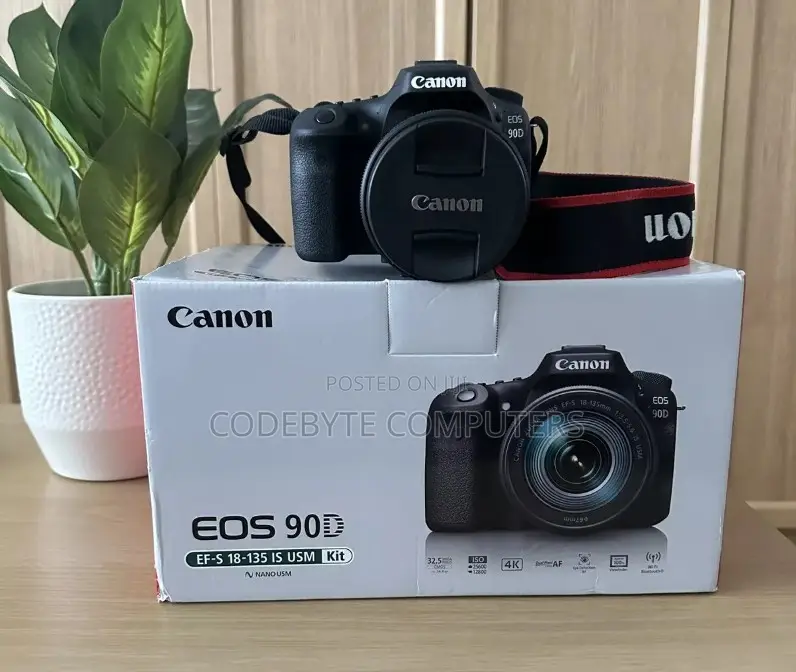CANON EOS 90D DSLR With 18-135mm Lens