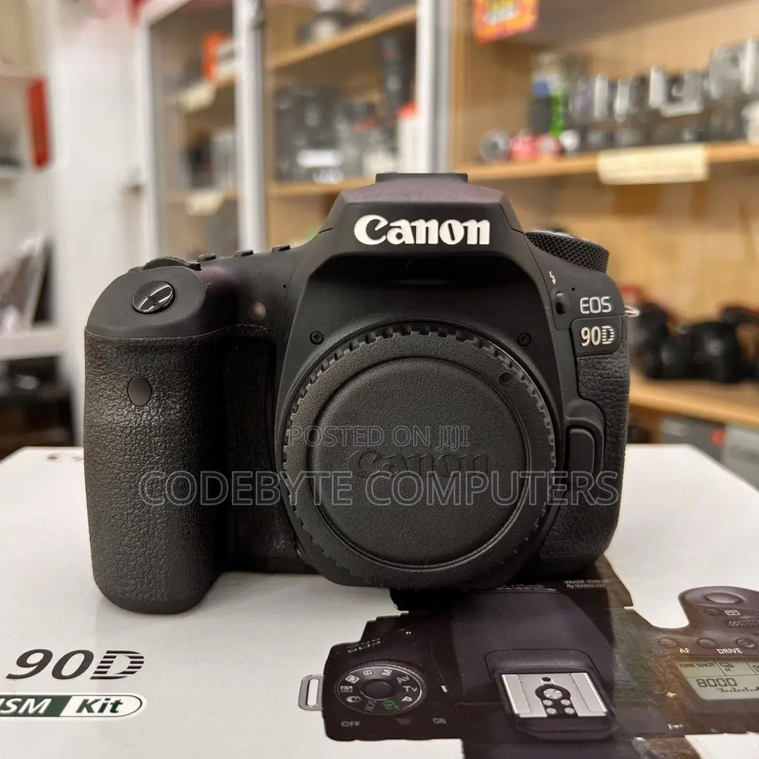 CANON EOS 90D DSLR With 18-135mm Lens