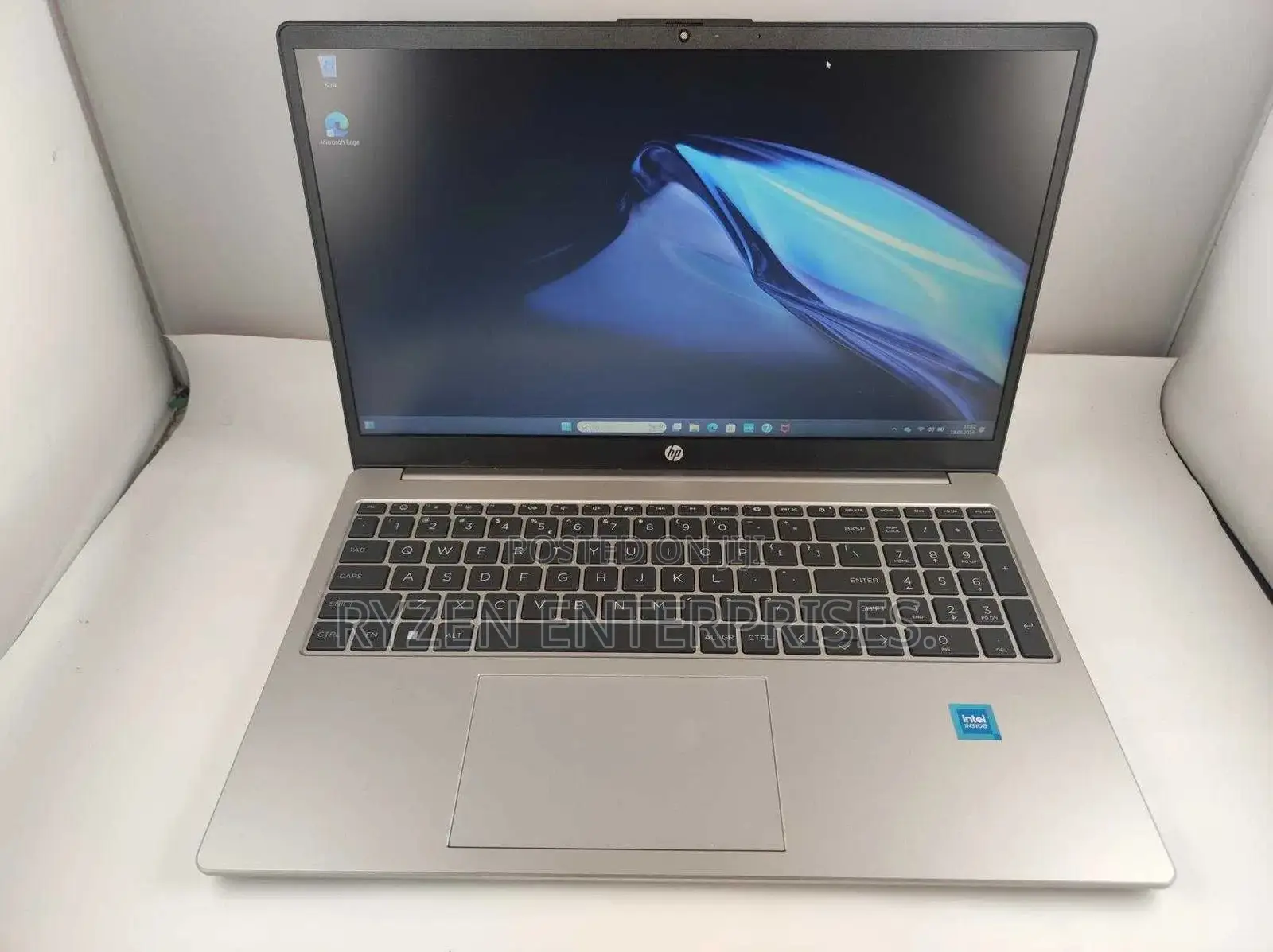New Laptop HP 240 8GB Intel Core I7 SSD 512GB
