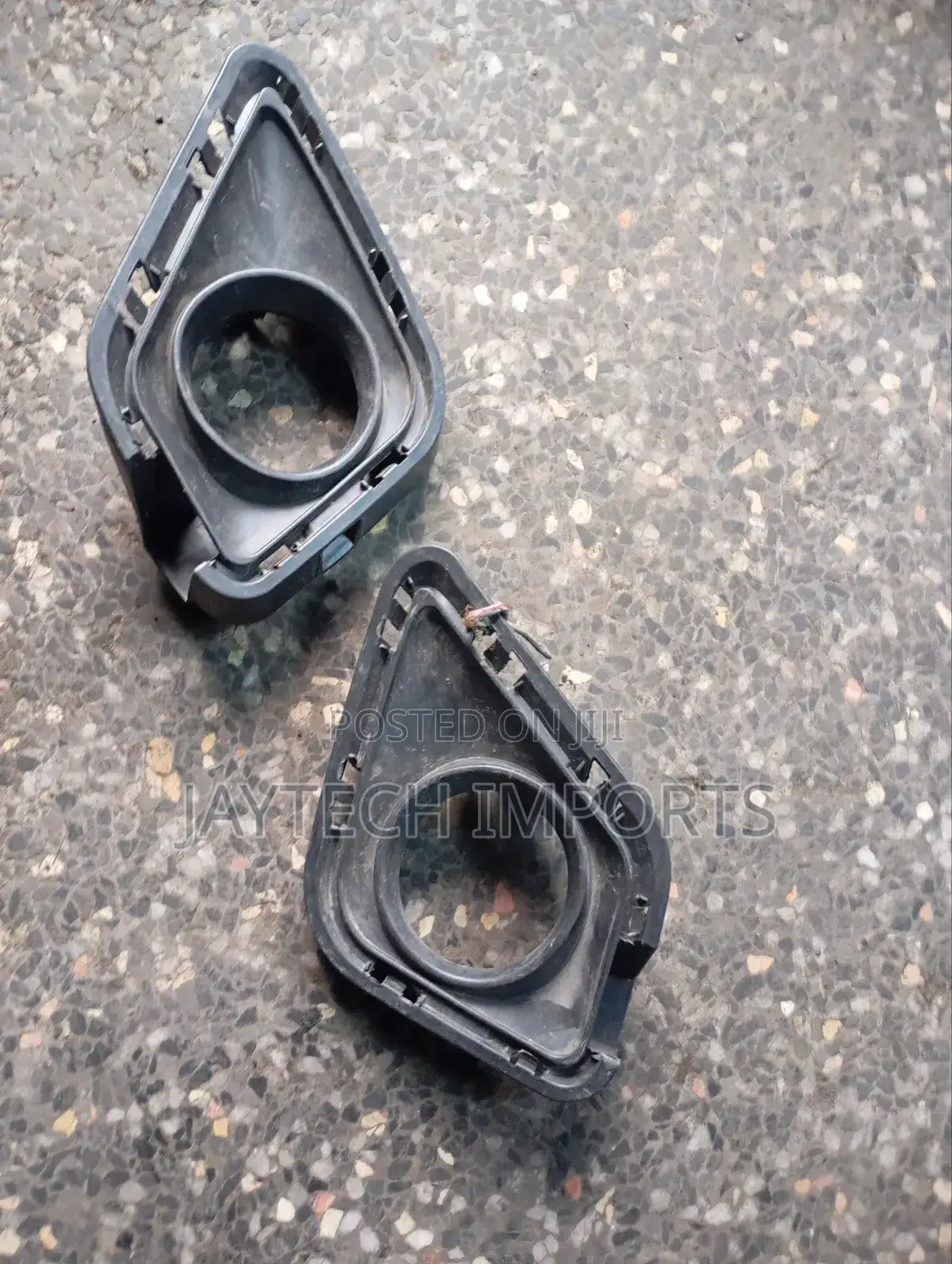 Toyota Ractis Fog Light Cover