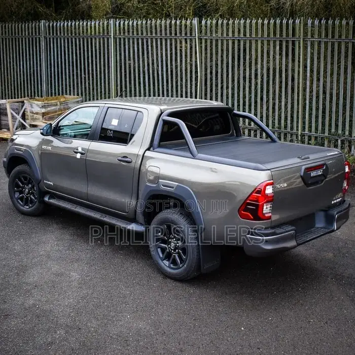 Mountain Top Tonneau Cover Roller Shutter (Black) Toyota