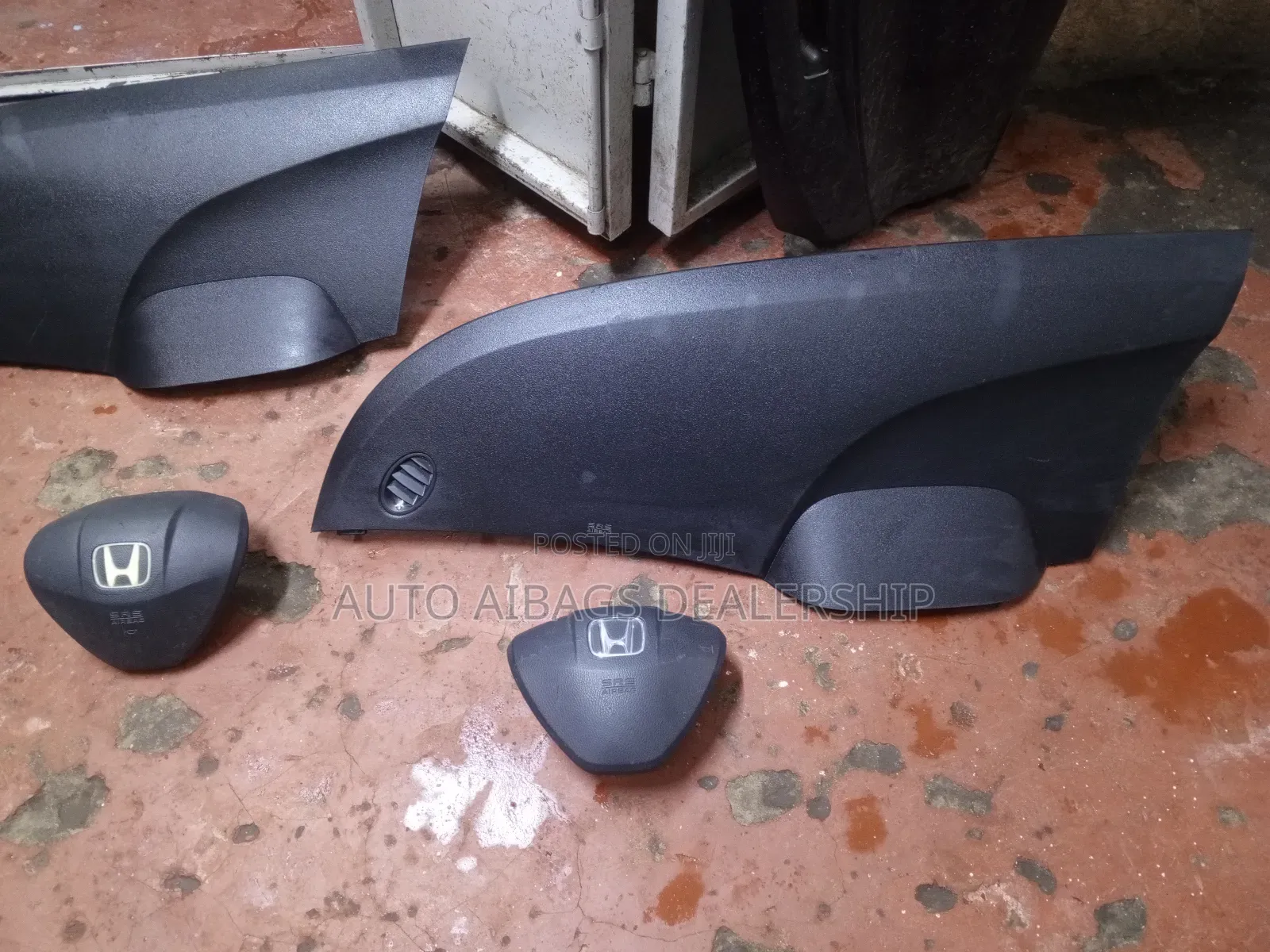 Honda Fit Dashboard Airbags and Stearing Airbags.