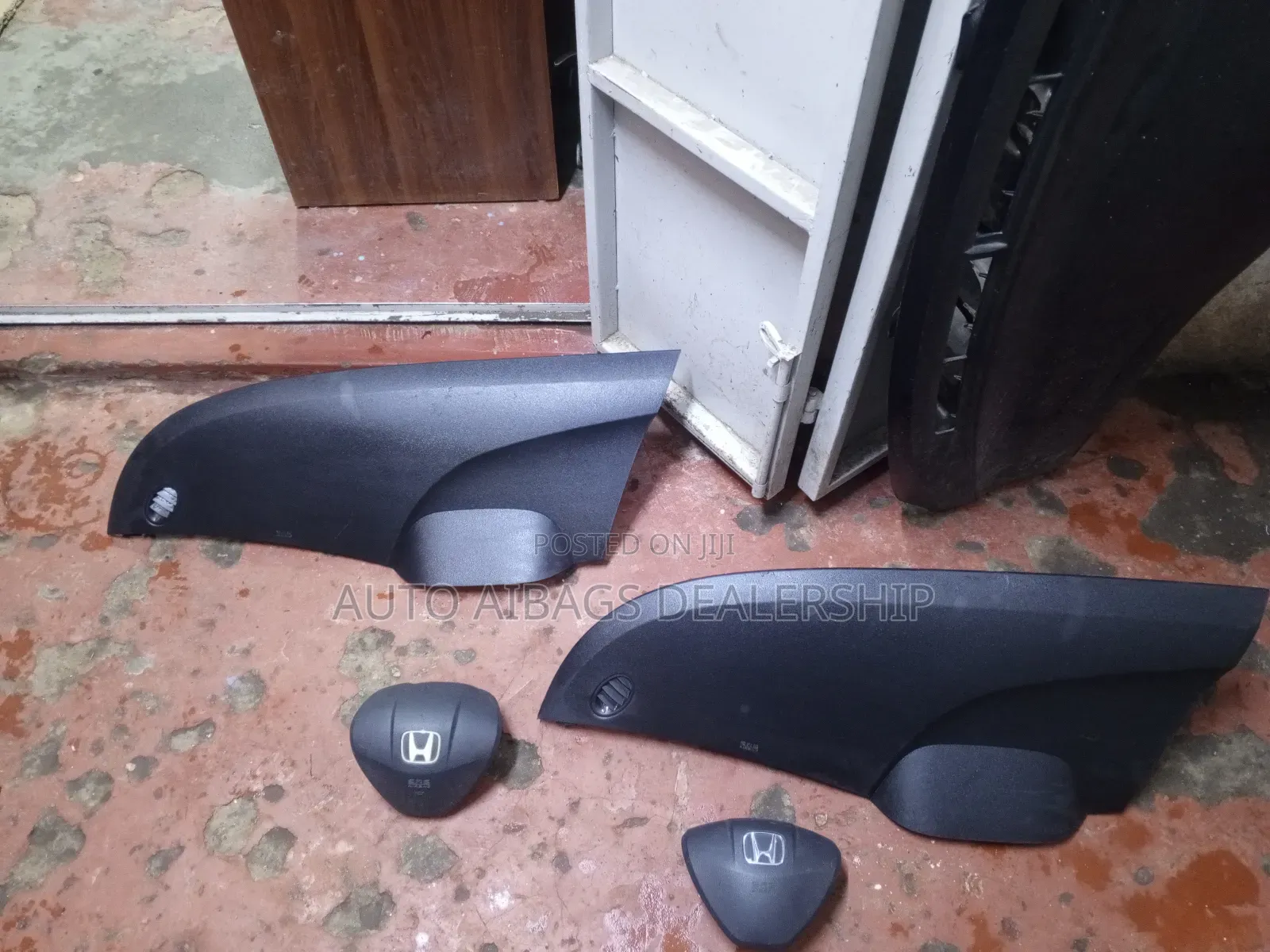 Honda Fit Dashboard Airbags and Stearing Airbags.