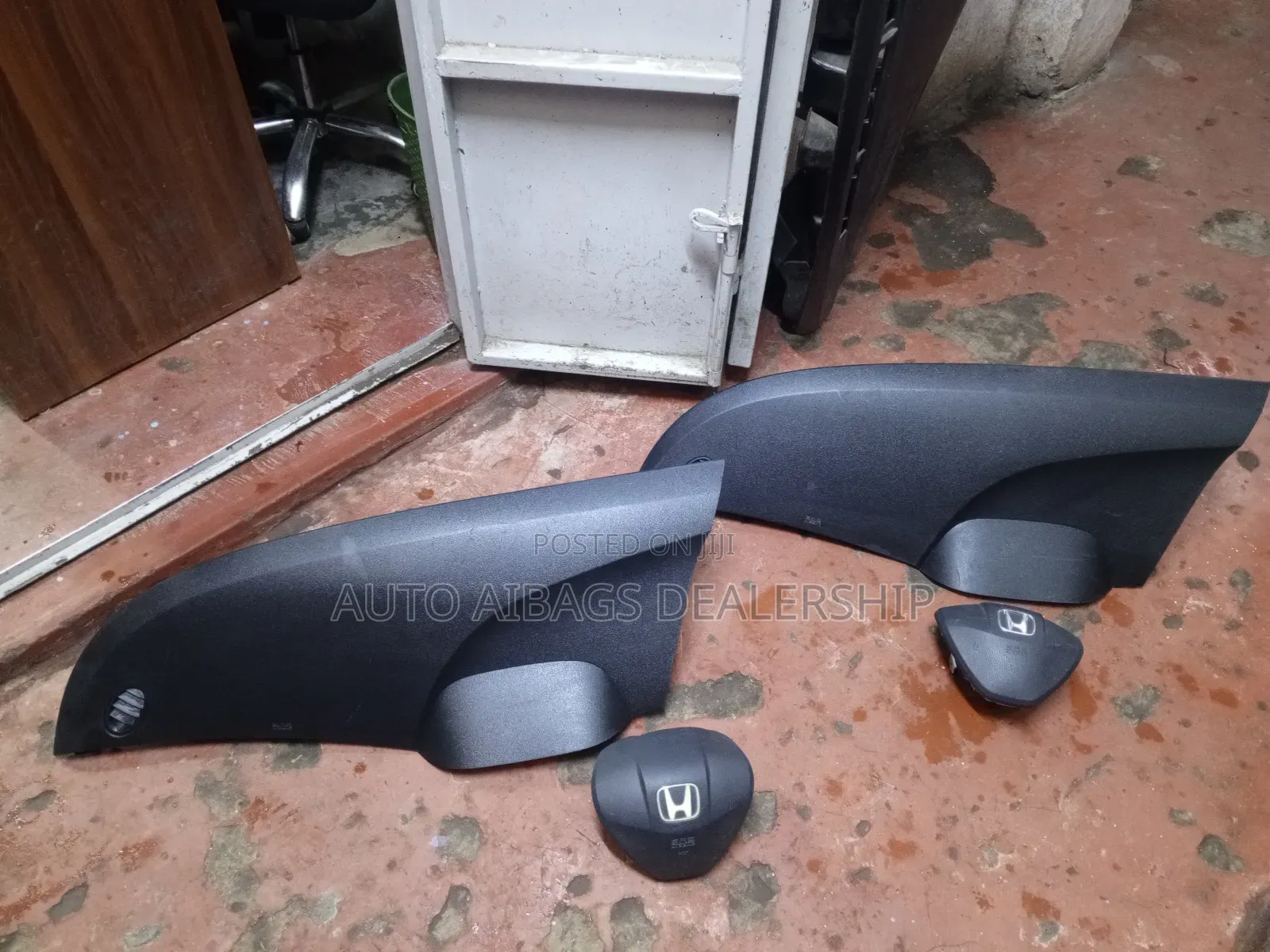 Honda Fit Dashboard Airbags and Stearing Airbags.