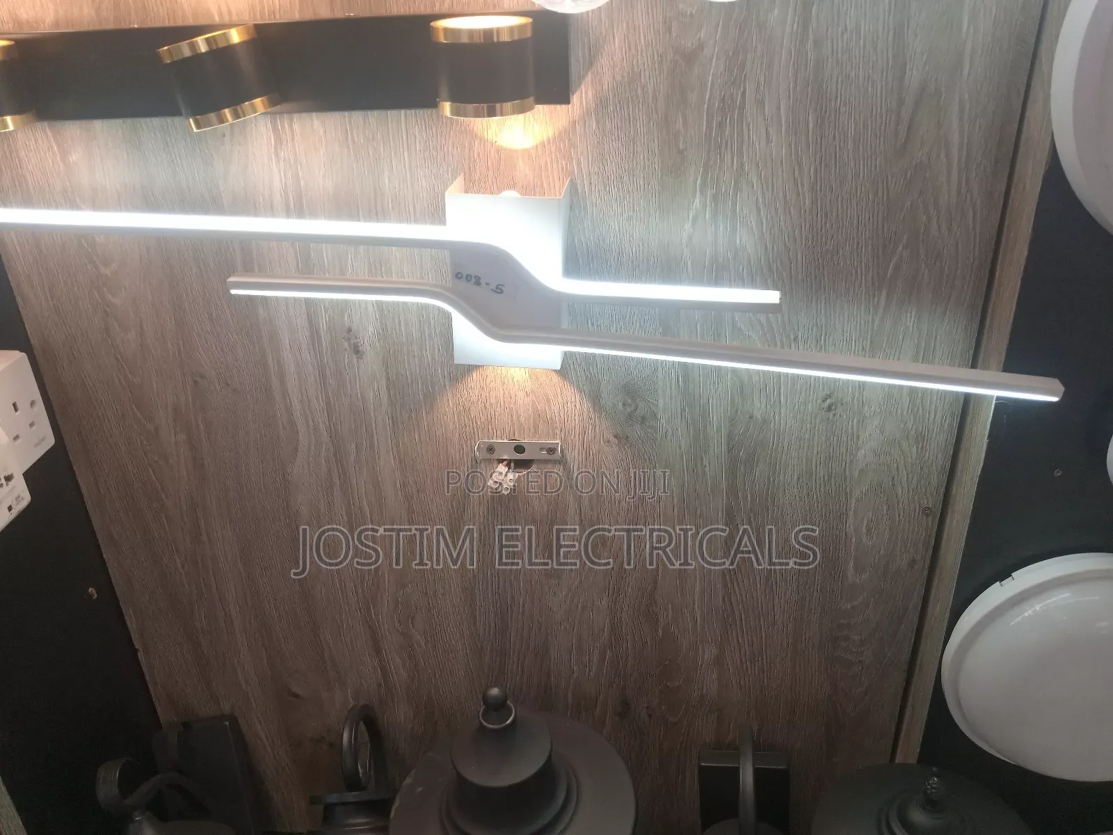 Decorative Bed Room Wall Bracket