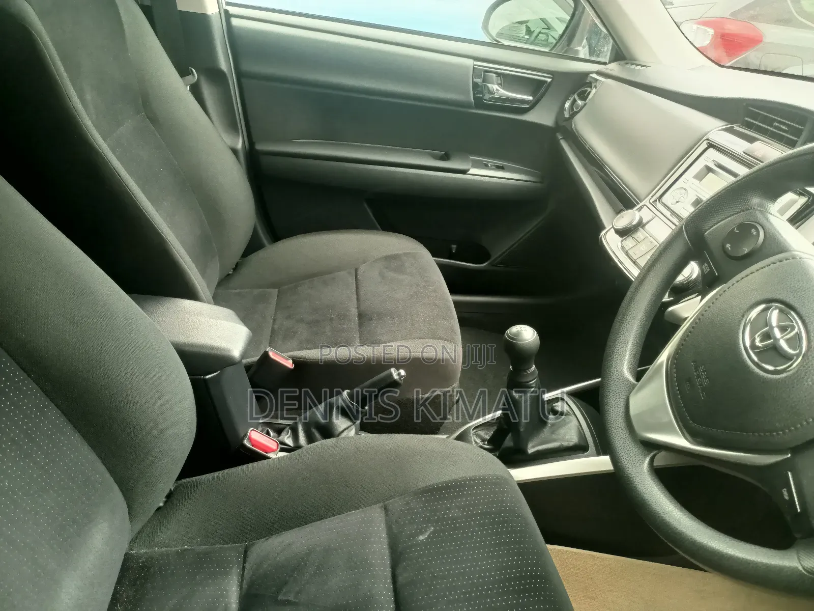 Toyota Corolla Fielder 2018 Silver