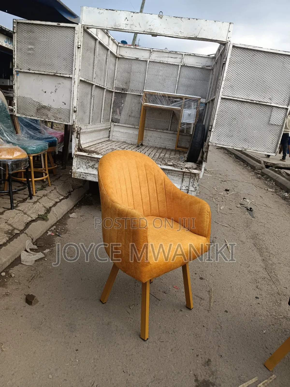 Styling Chair, Gold 