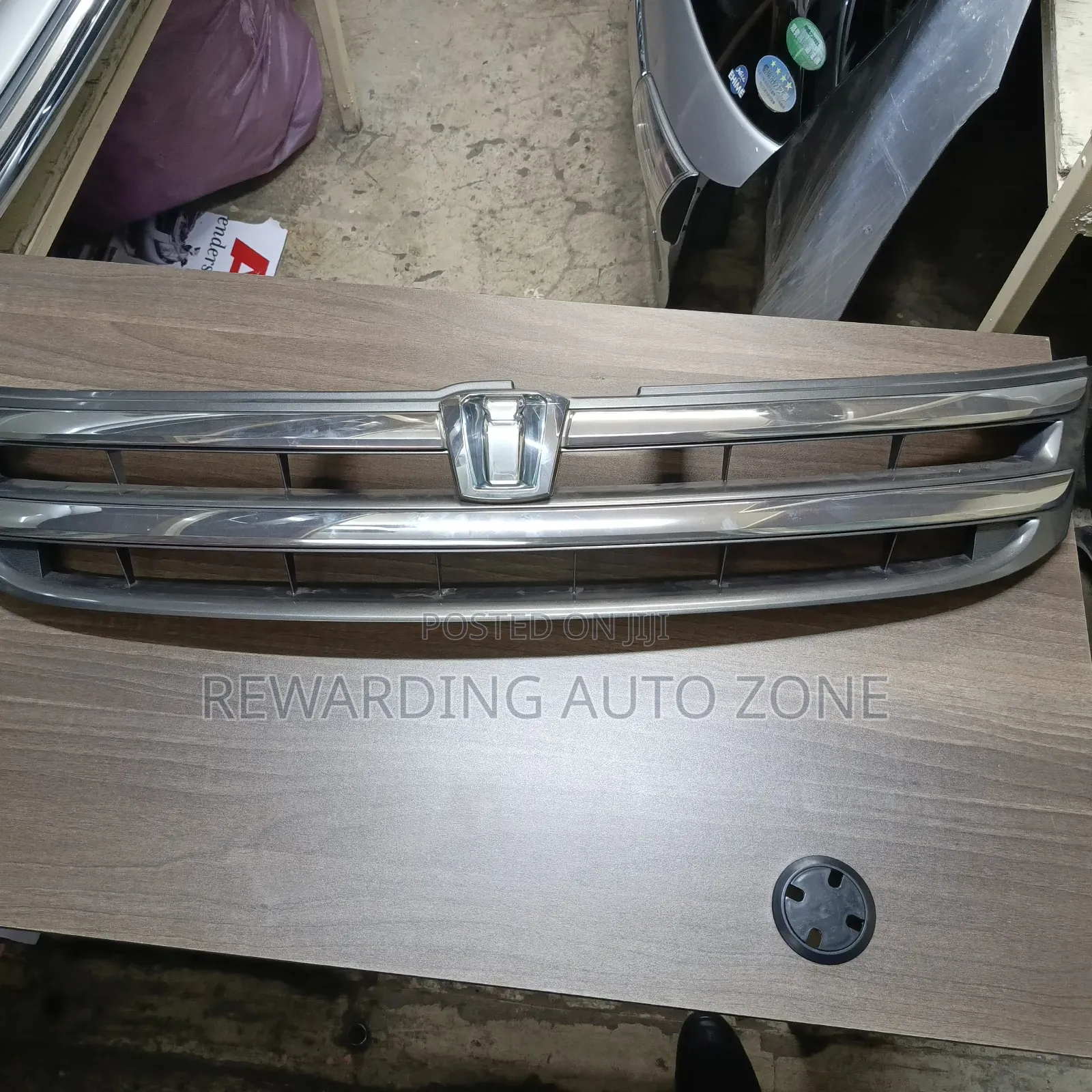 Toyota 2011 Isis Grille