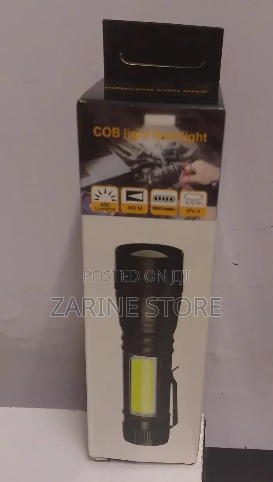 Zooming Torch Uses 18650 Battery Rechargeabl