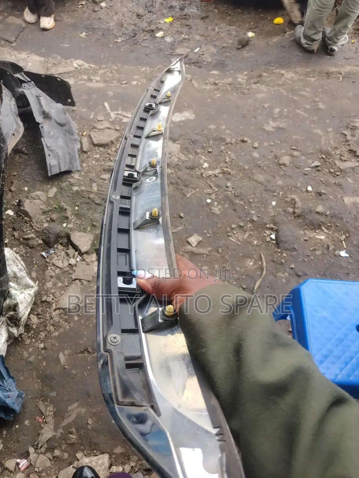 Harrier 2015/2017 Bonnet Chrome