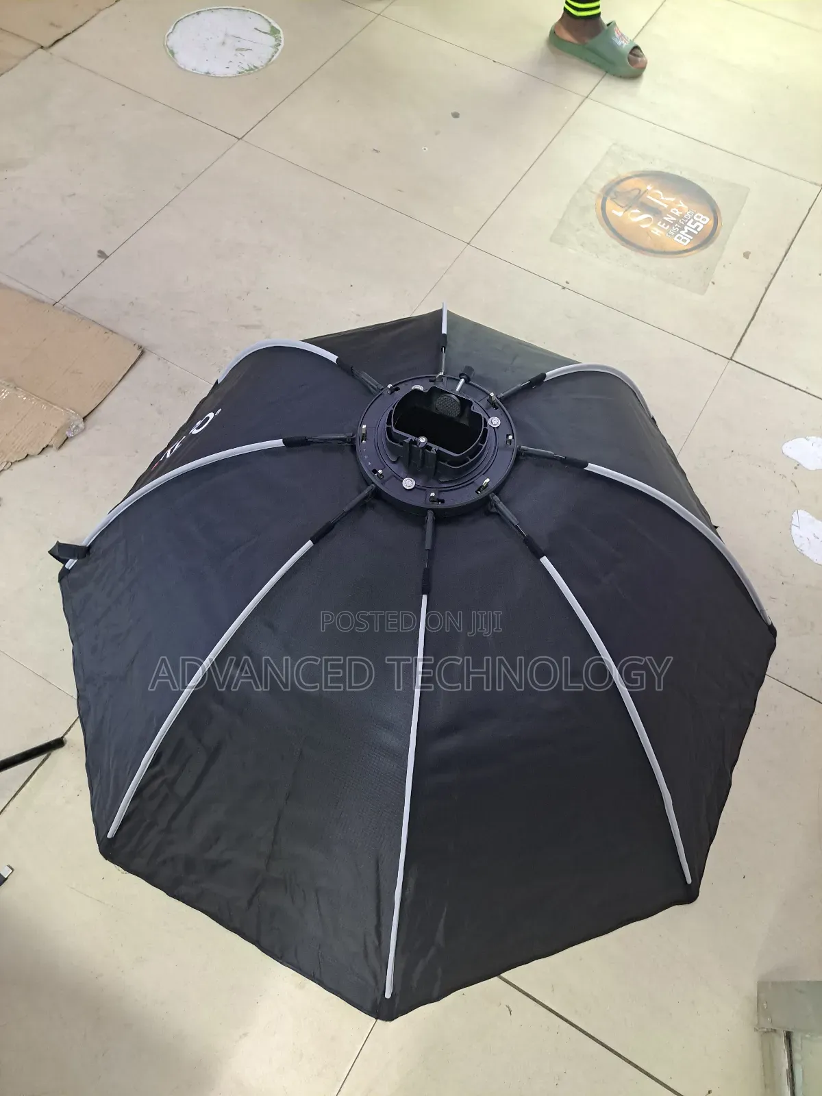 Triopo 120cm / 47" Deep Octagon Umbrella Speedlite Bracket