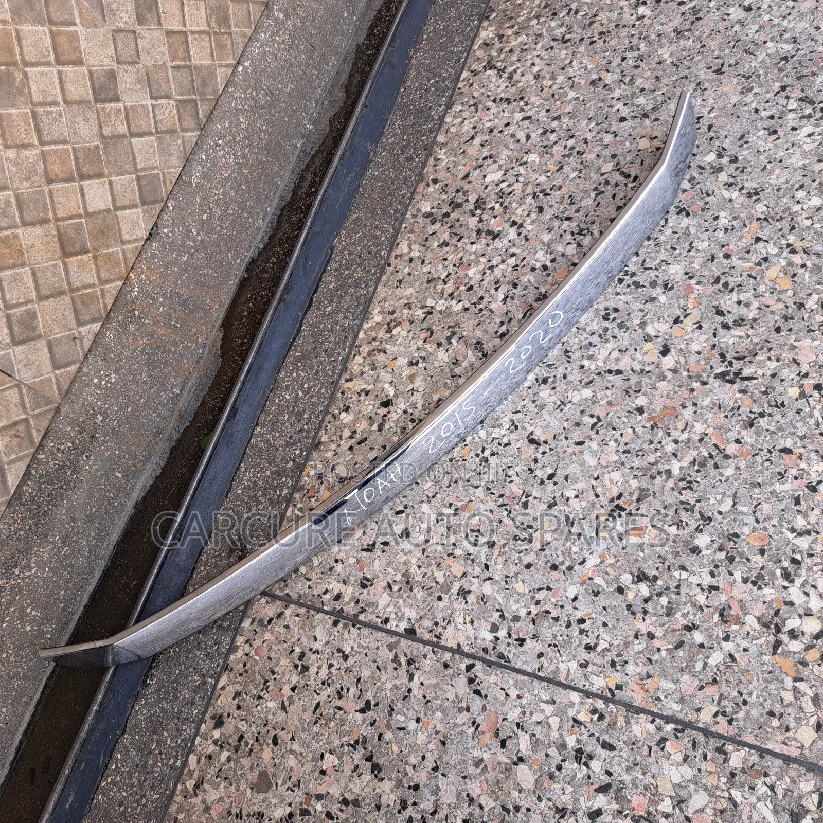 Noah 2015 to 2020 Bonnet Chrome Moulding