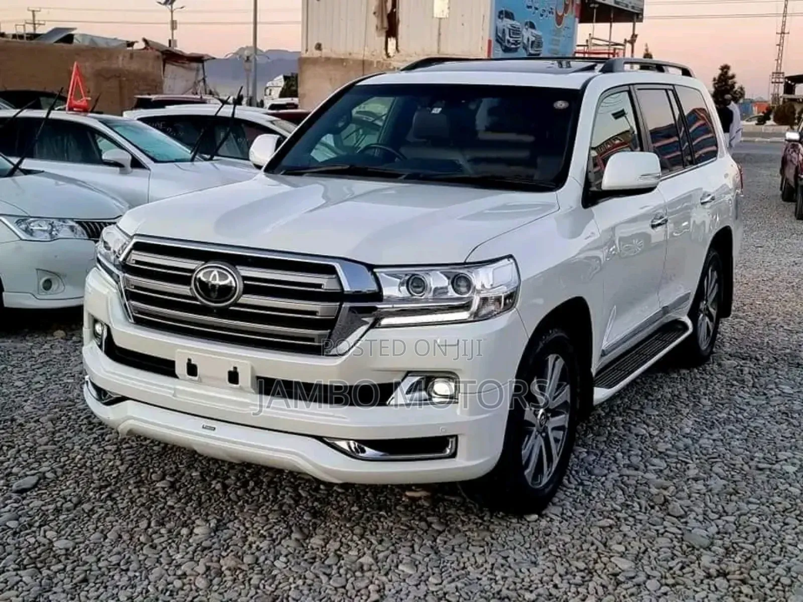 Toyota Land Cruiser 4.6 V8 ZX 2018 White