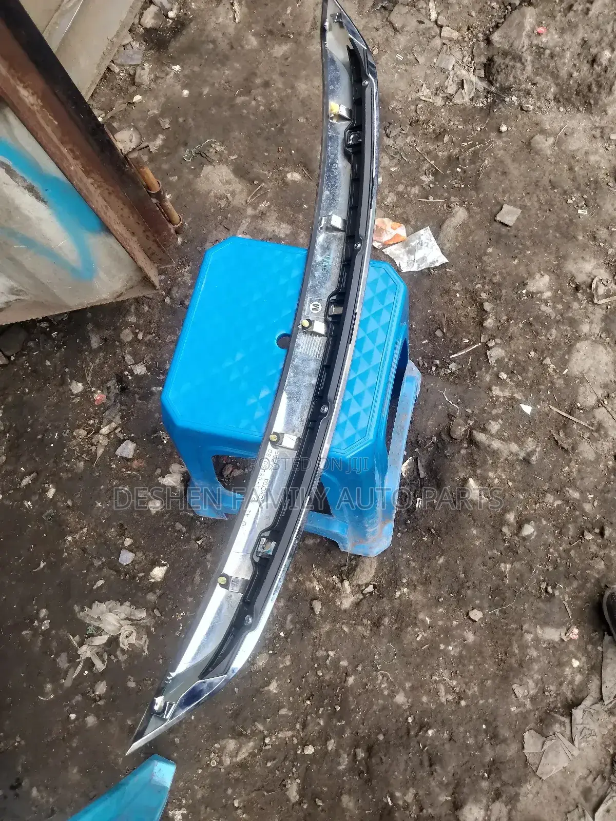 Harrier Bonnet Chrome /Moulding