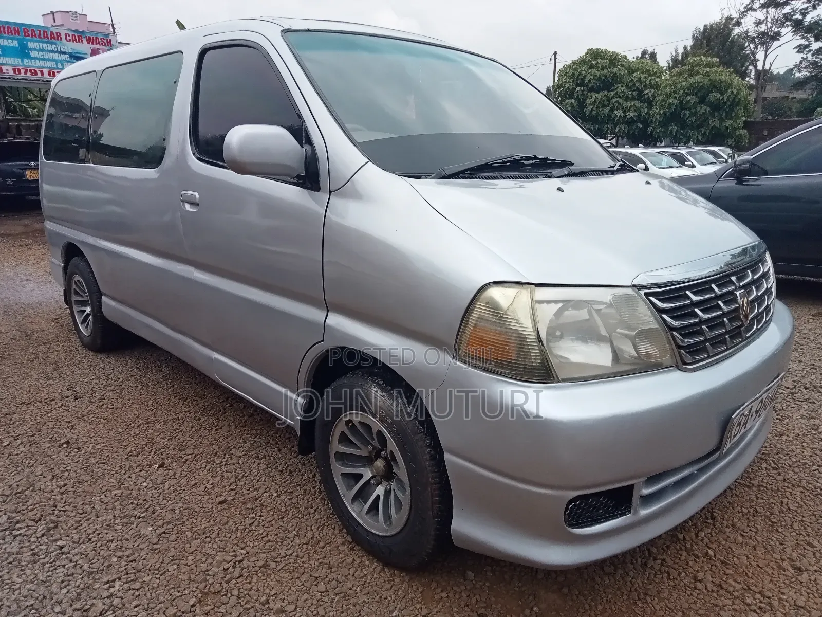Toyota Regius 2000 Silver