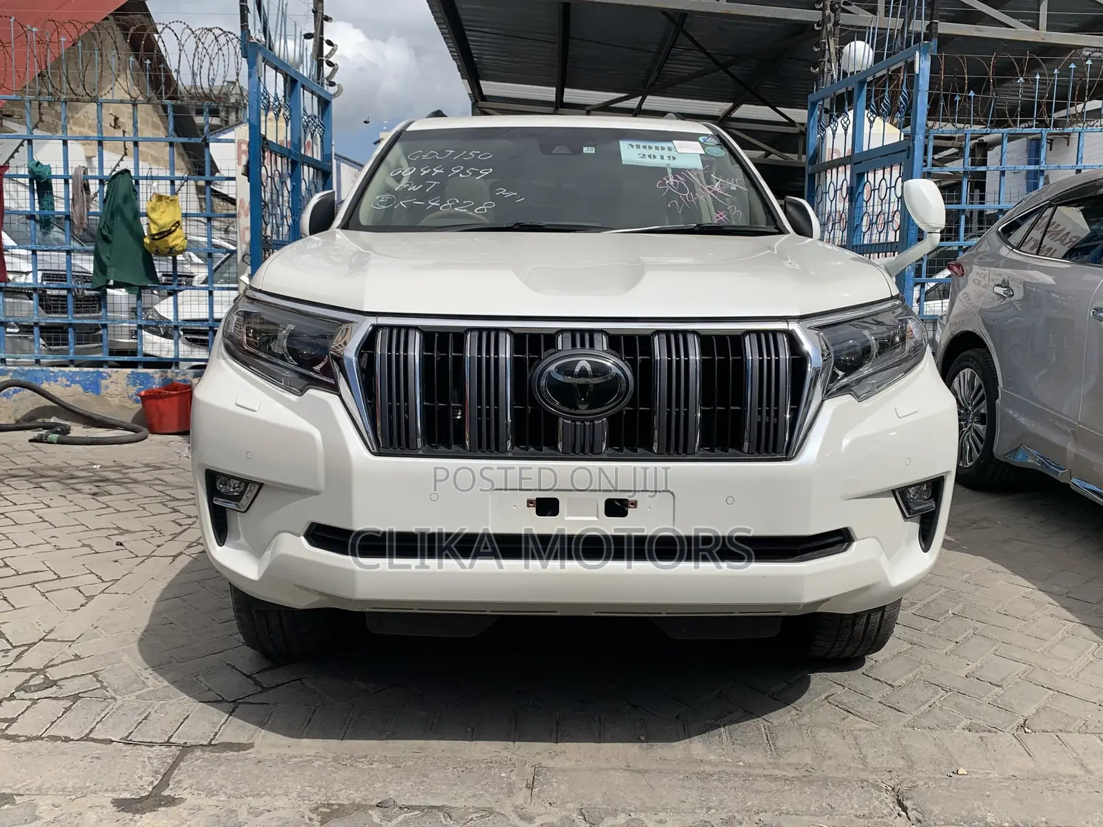 Toyota Land Cruiser Prado 2.8 2019 Off white