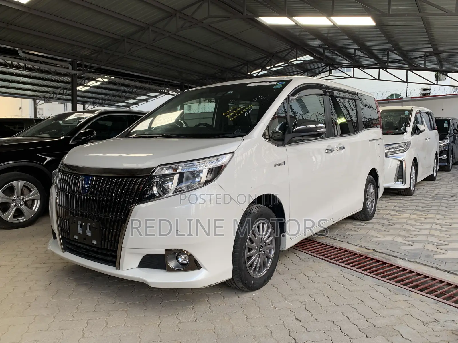 Toyota Esquire 1.8 FWD Hybrid (7 seater) 2017 Pearl
