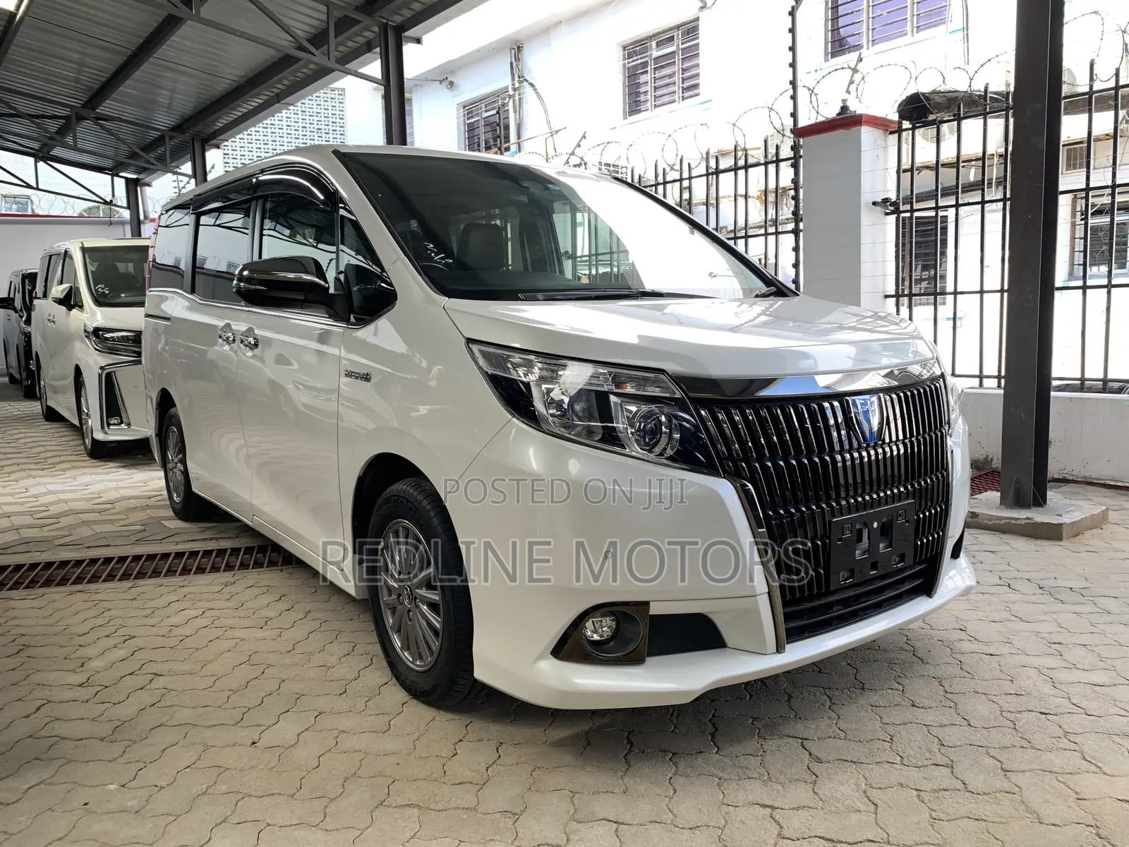 Toyota Esquire 1.8 FWD Hybrid (7 seater) 2017 Pearl
