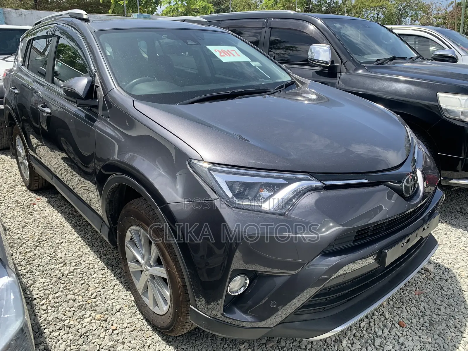 Toyota RAV4 LE FWD (2.5L 4cyl 6A) 2017 Gray