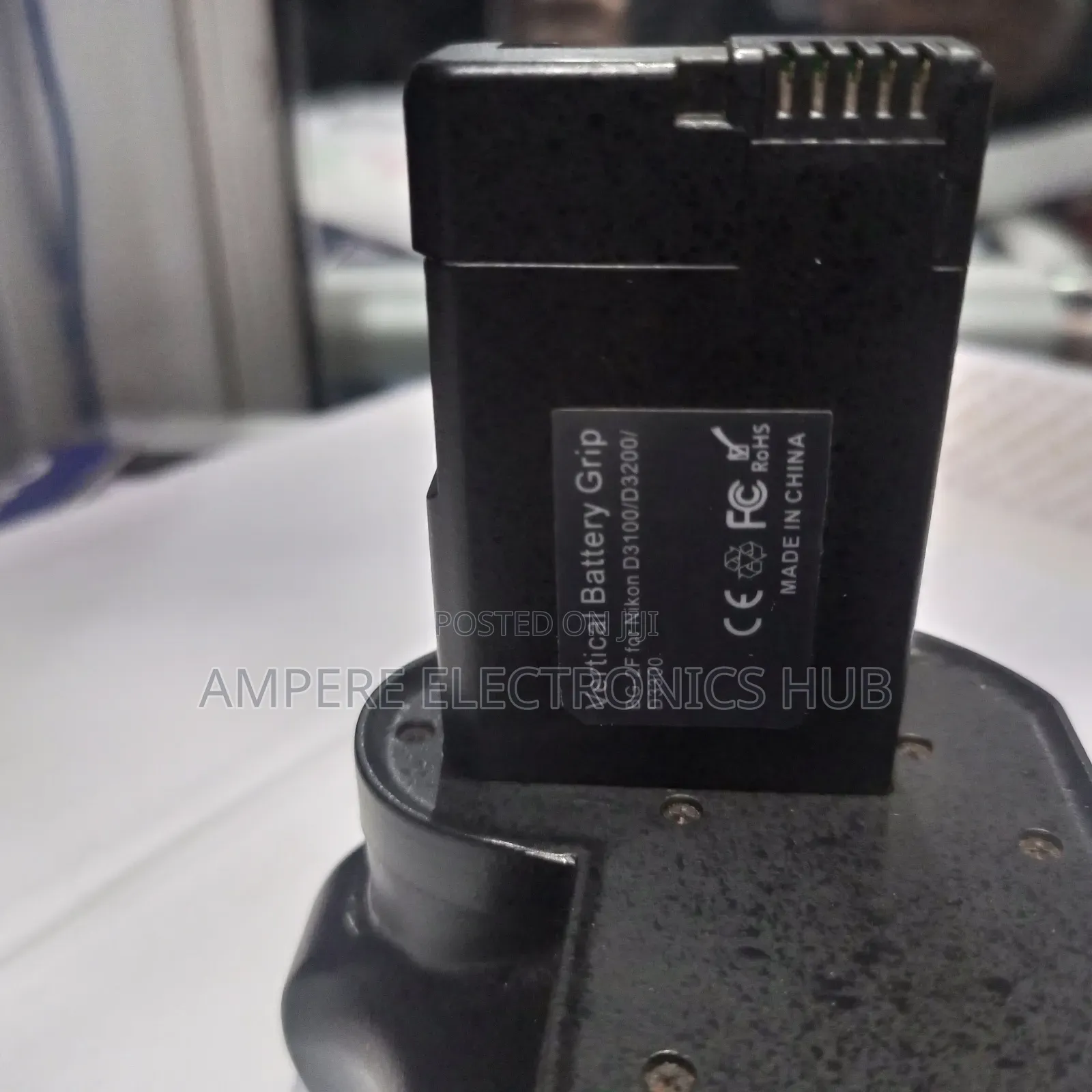 Bg-2f Battery Grip for Nikon D3100 / D3200 / D3300