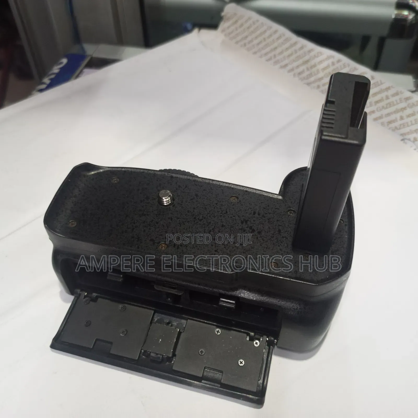 Bg-2f Battery Grip for Nikon D3100 / D3200 / D3300