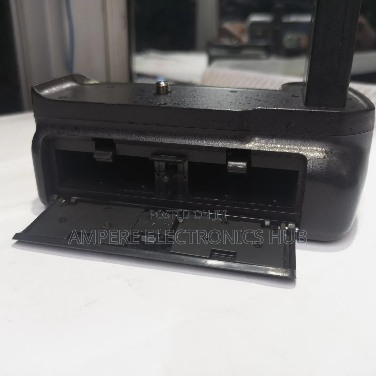 Bg-2f Battery Grip for Nikon D3100 / D3200 / D3300