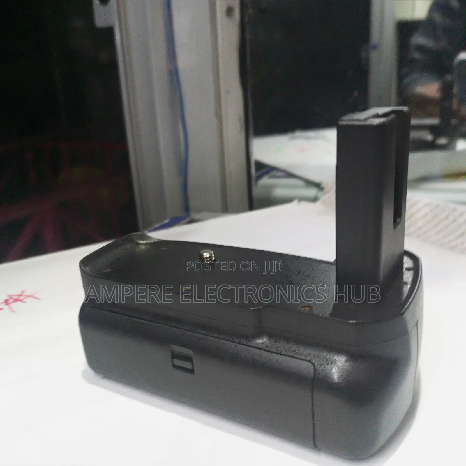 Bg-2f Battery Grip for Nikon D3100 / D3200 / D3300