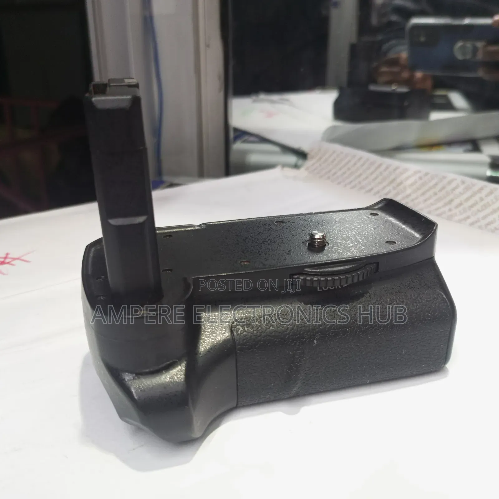 Bg-2f Battery Grip for Nikon D3100 / D3200 / D3300