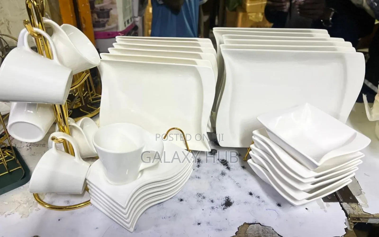 30 Pcs Novel Ceramic Dinner 6 Pcs Mug And 6 Swag Soucer ,