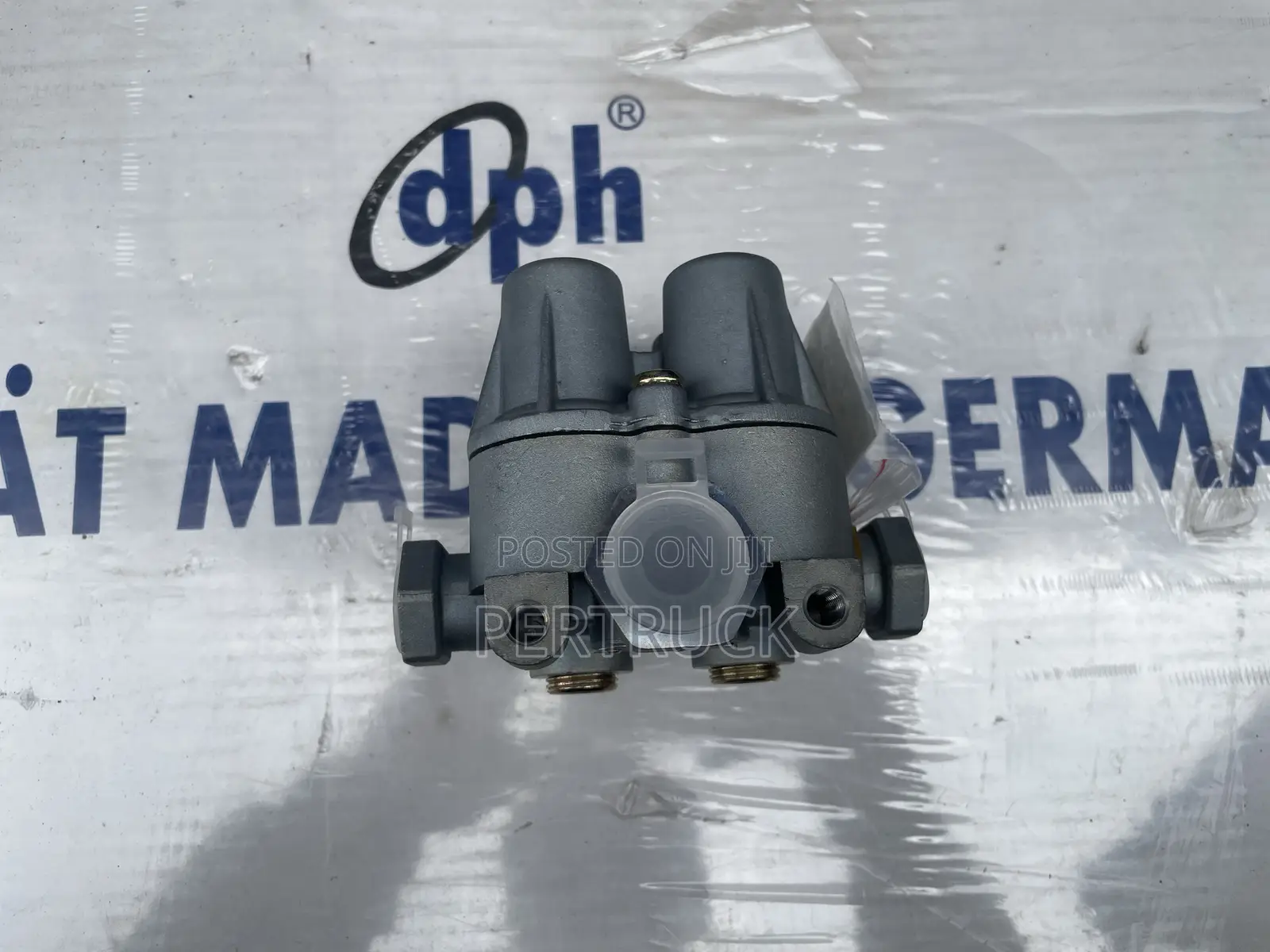 WG9000360523/2 Four Way Circuit Protection Valve SITRAK/Howo