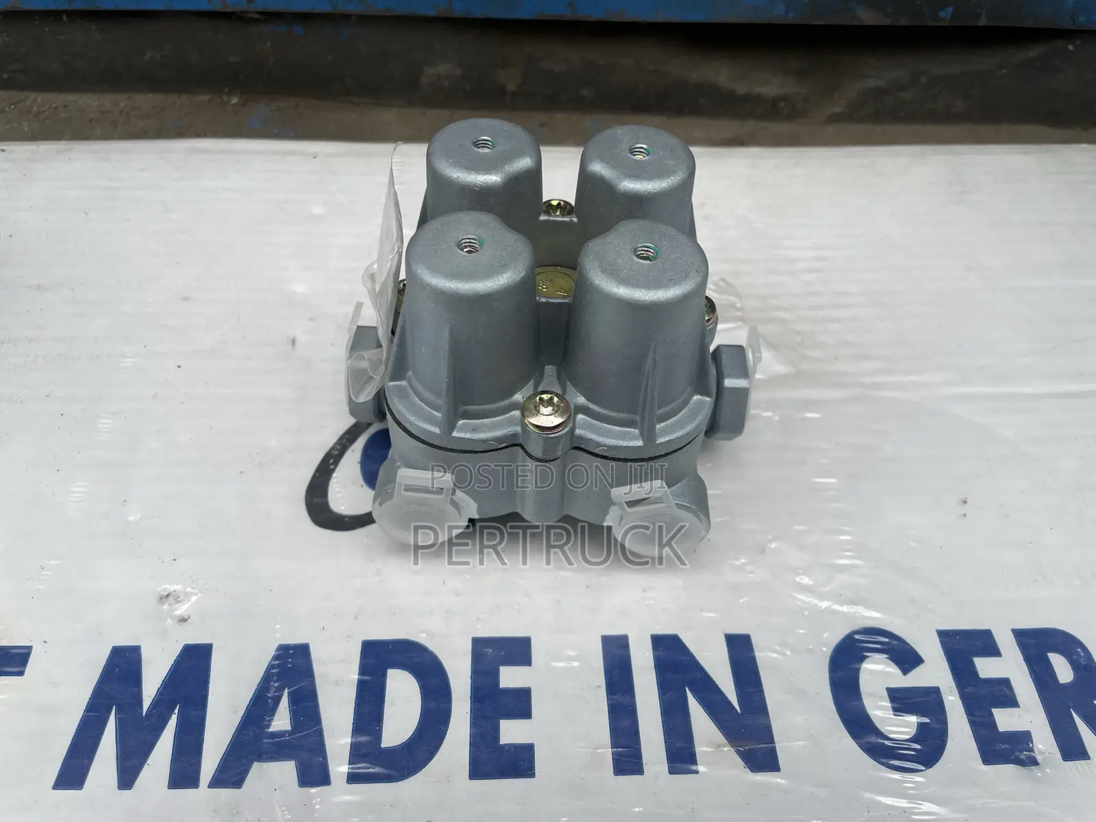 WG9000360523/2 Four Way Circuit Protection Valve SITRAK/Howo