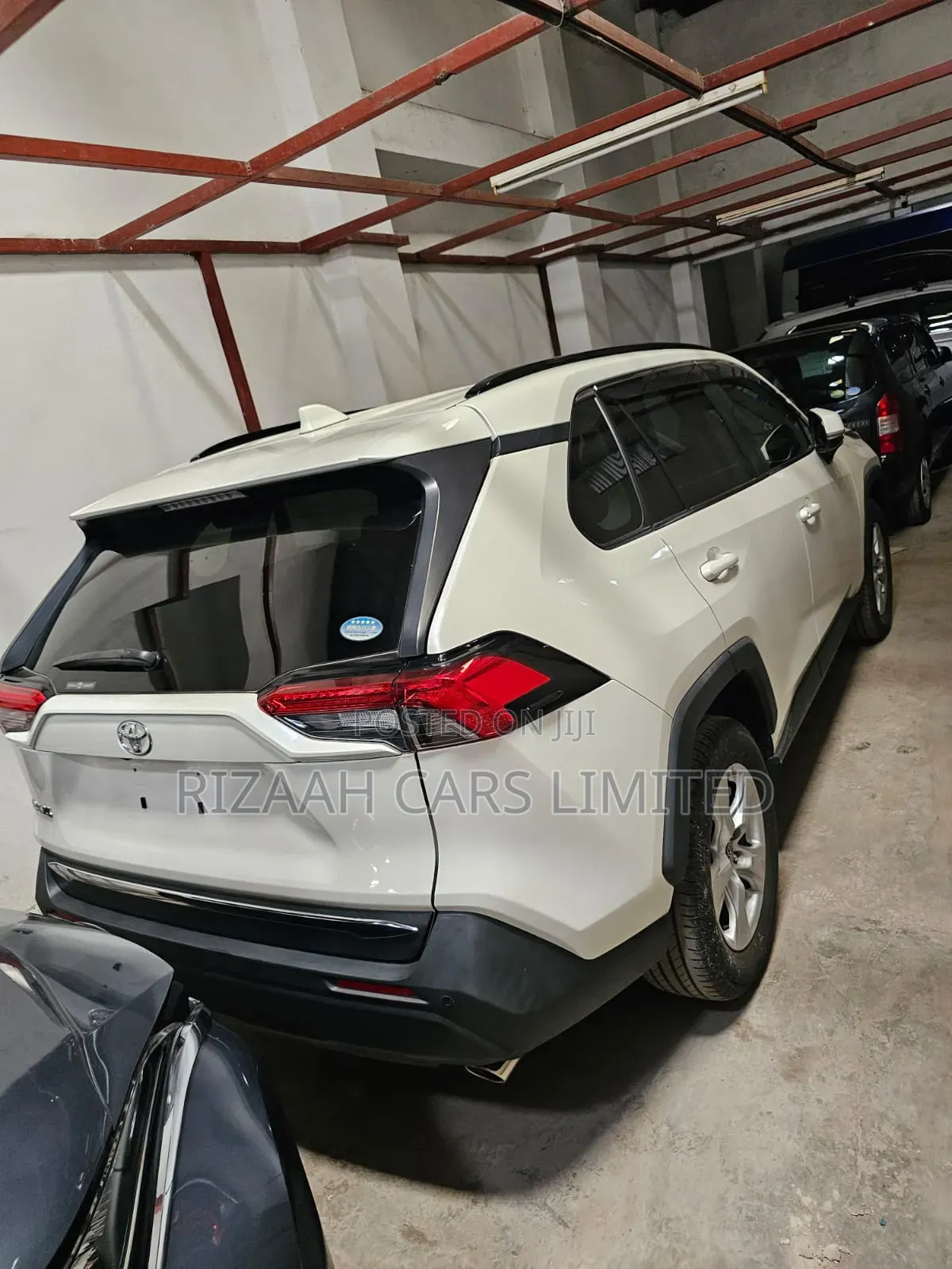 Toyota RAV4 XLE Premium AWD 2019 White