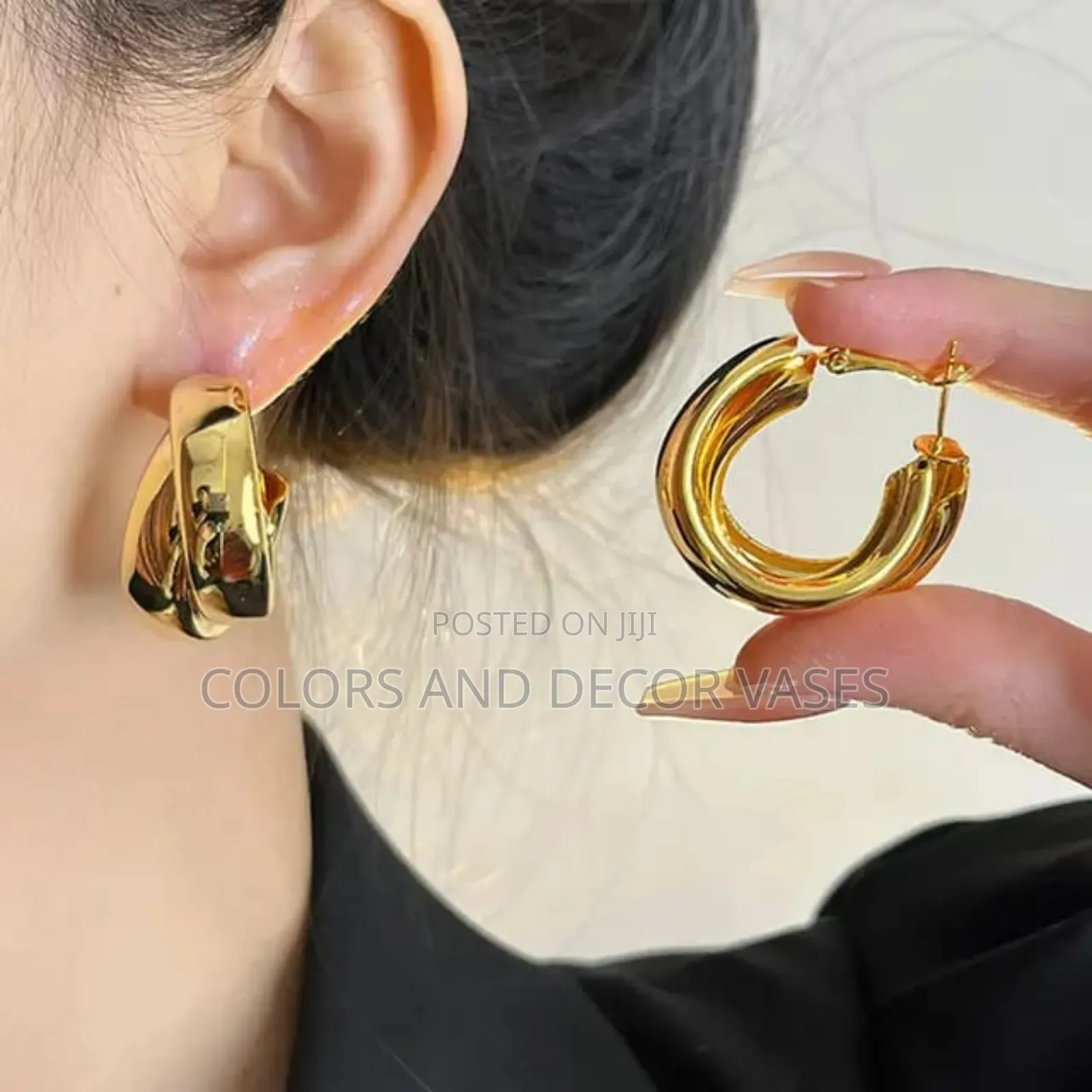 Small Loop Earings in Gold