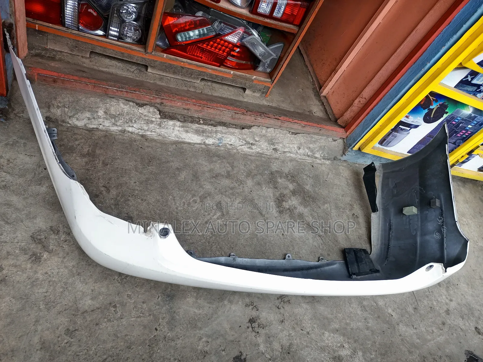 Crown 2015 Model Rear Bumper Complete With Bumper Reflectors