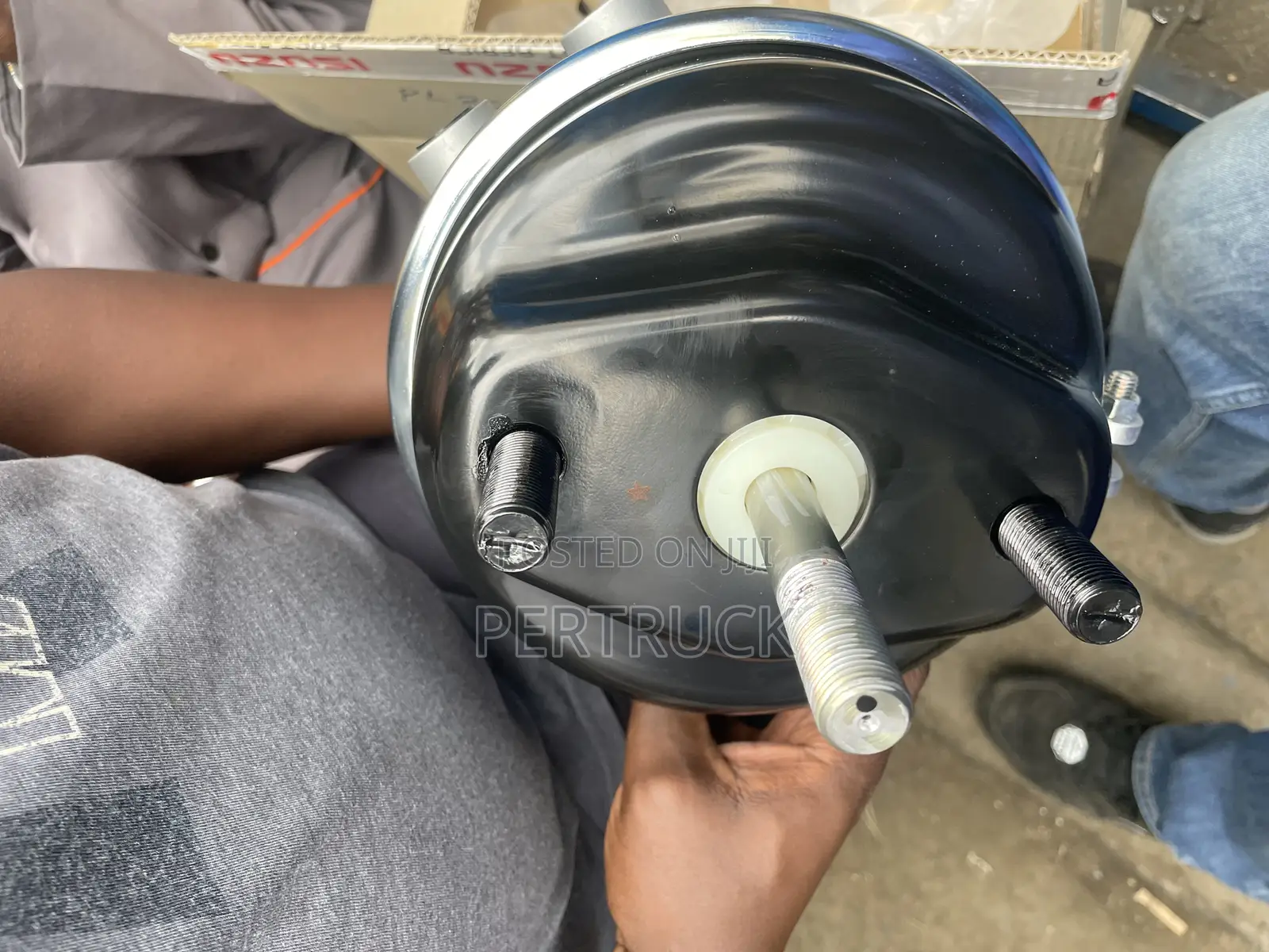 Middle Brake Booster FVZ 34 Genuine Isuzu Part