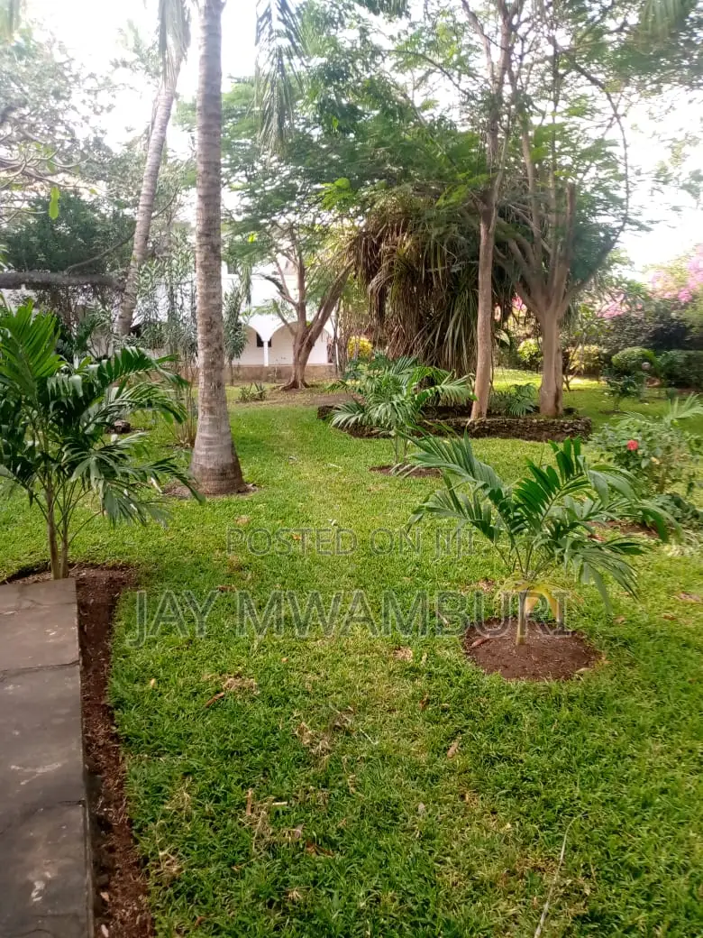 Furnished 8bdrm Villa in Casurina, Town Centre for sale