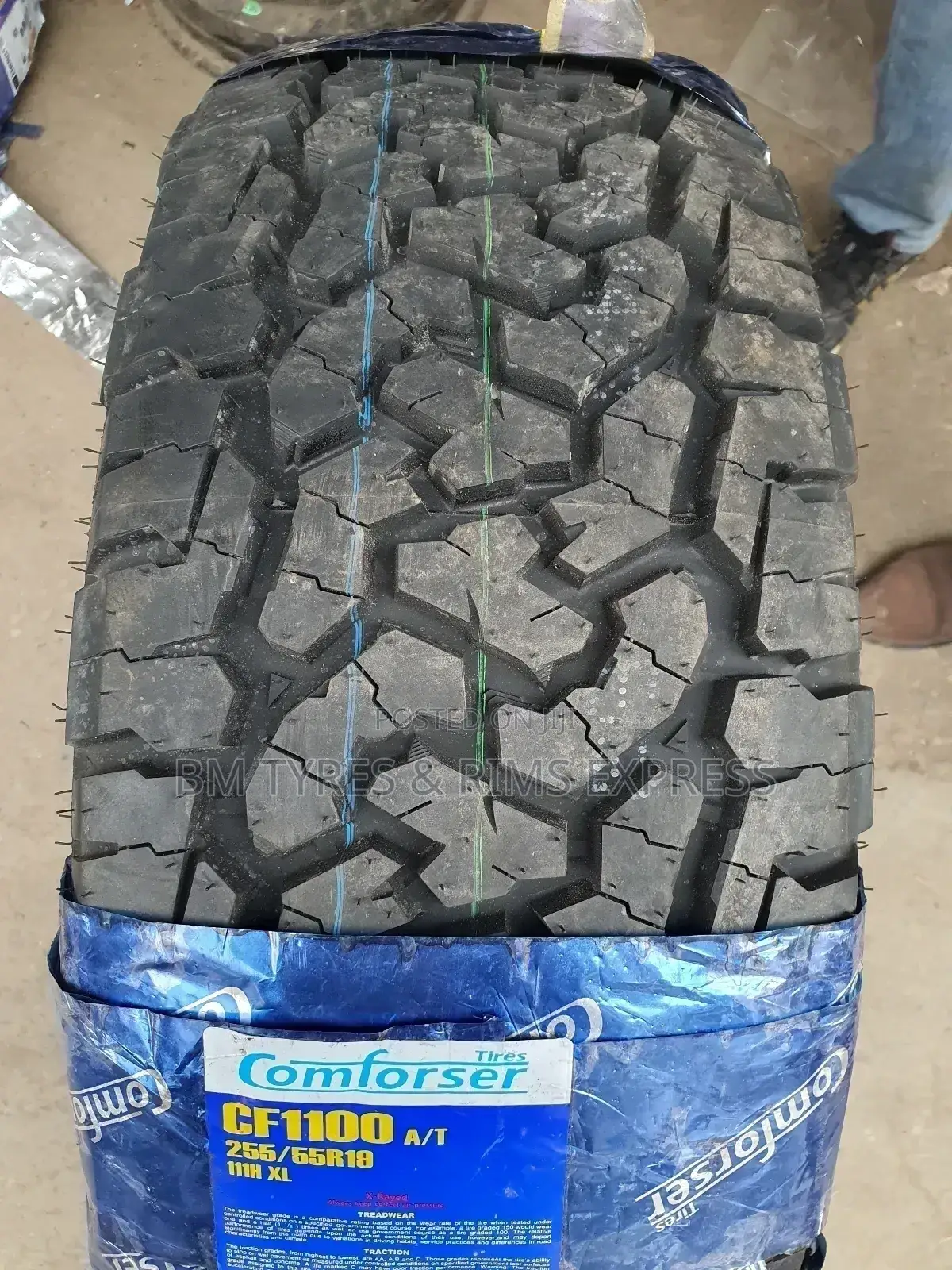 255 /55 R19 Comforser A /T.