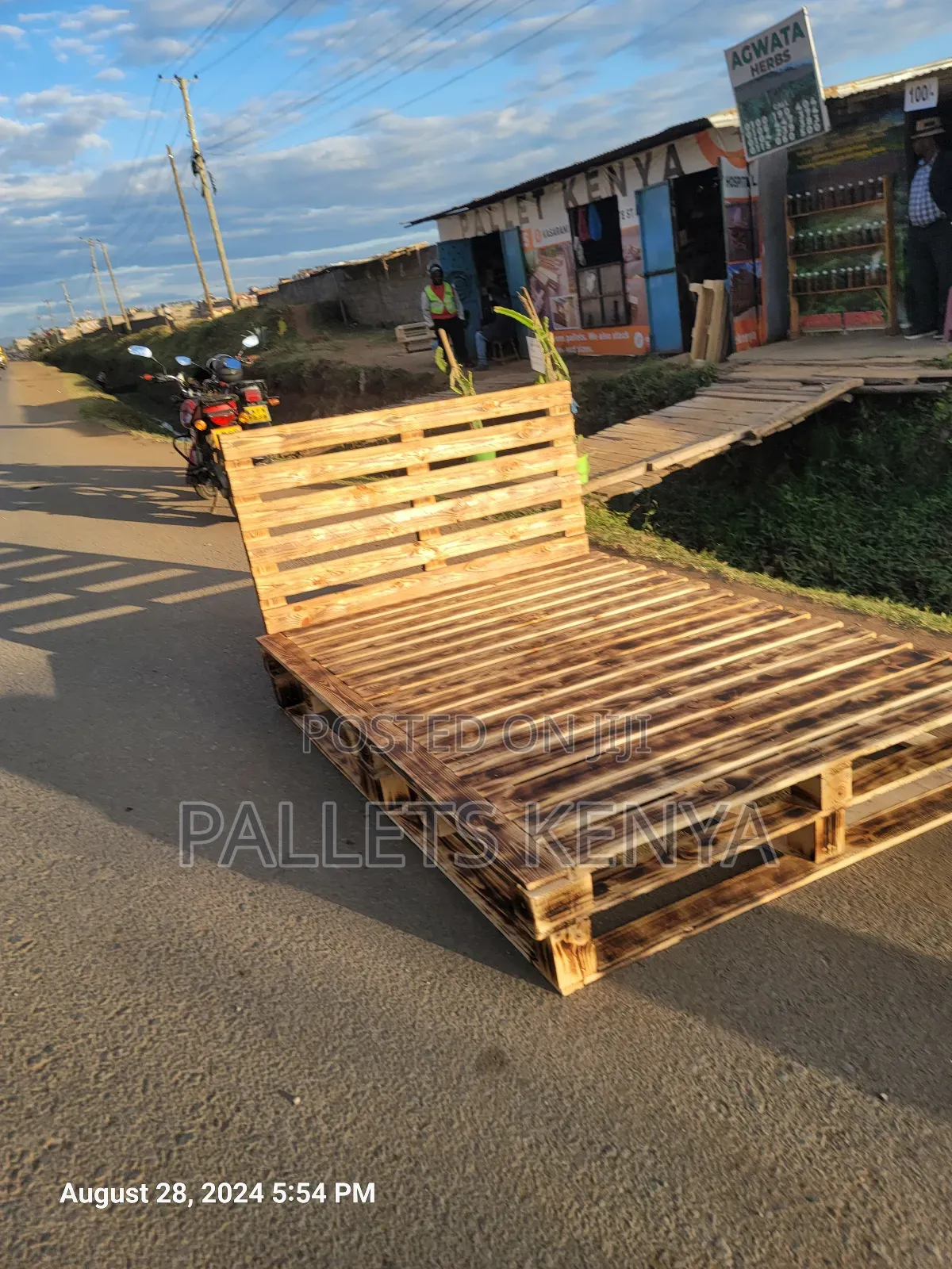 Rustic Pallet Bed - 5x6 Pallet Bed. HT