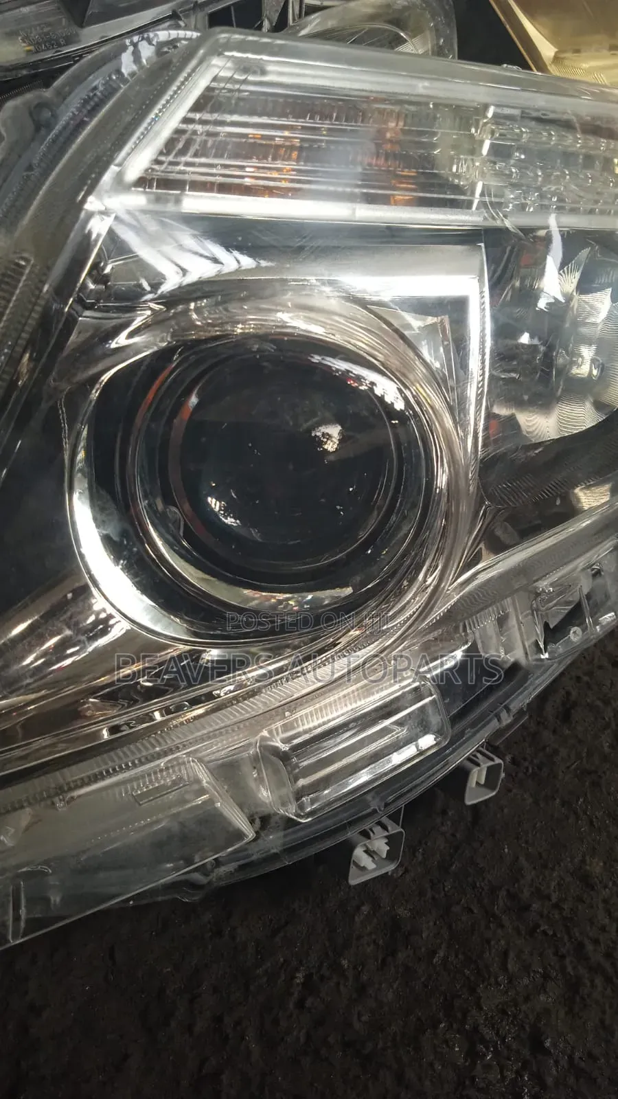 Toyota Noah 2015-2018 Headlight