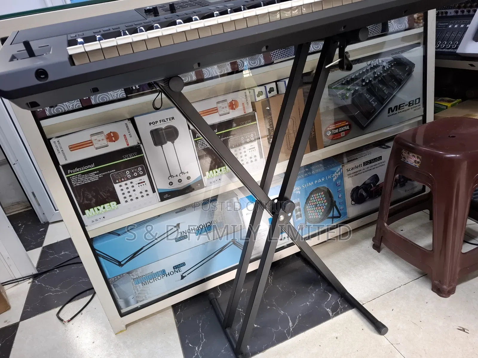 Yamaha PSR SX-700 Keyboard With Keyboard Stand
