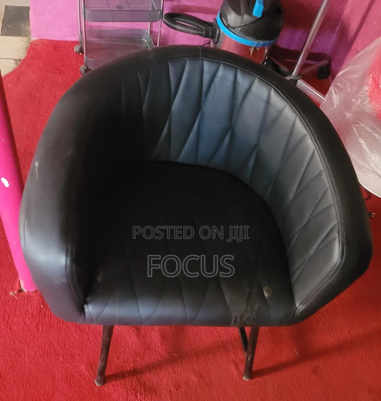 Salon Styling Seat. Comfortable Durable Black,White,Pink