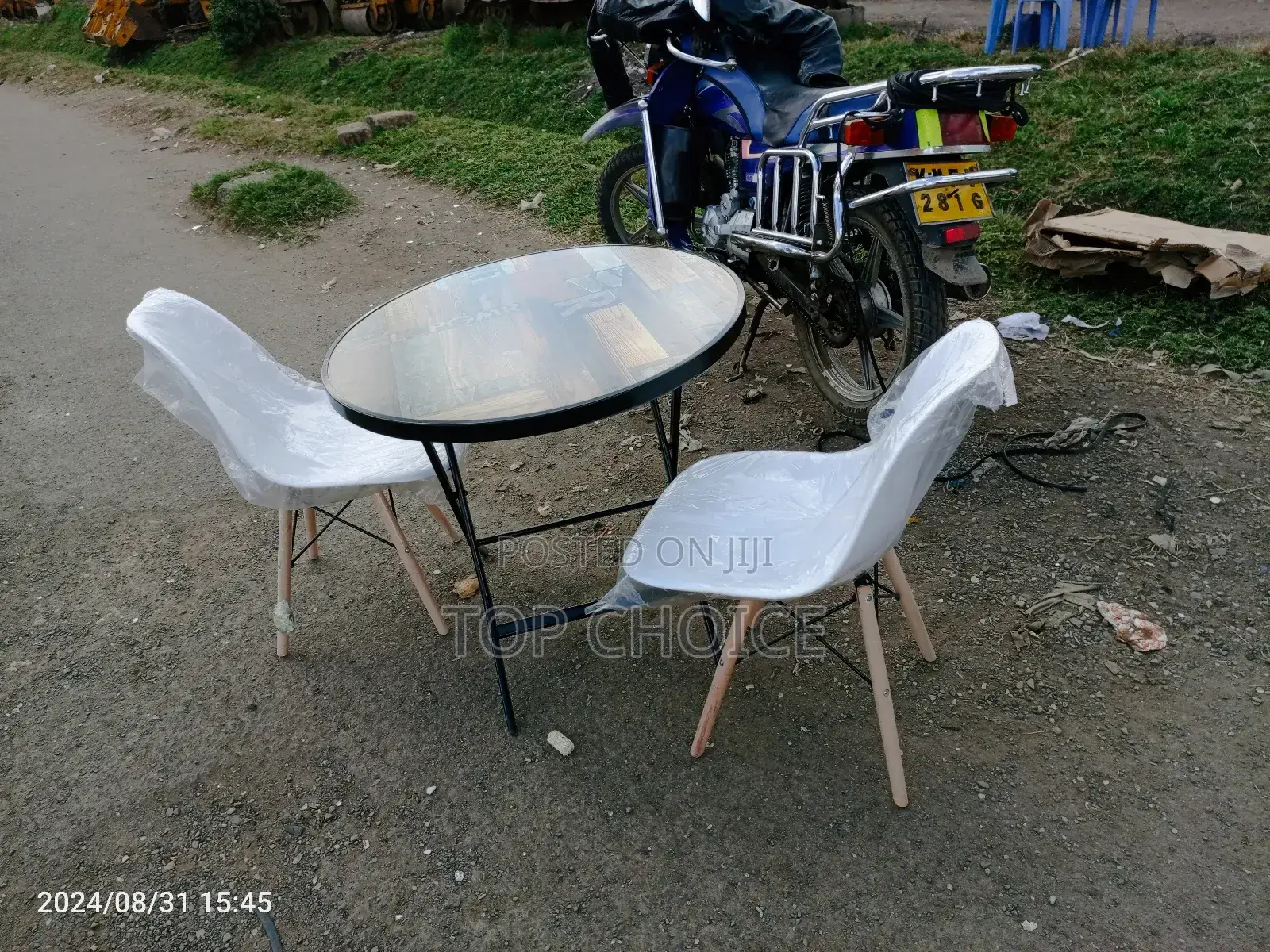 Round Dinning Table