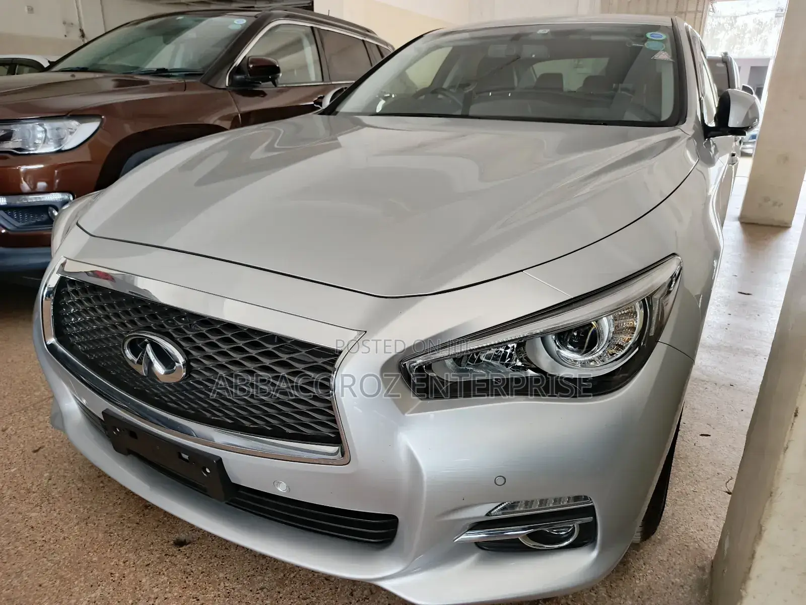 Nissan Skyline 2017 Silver